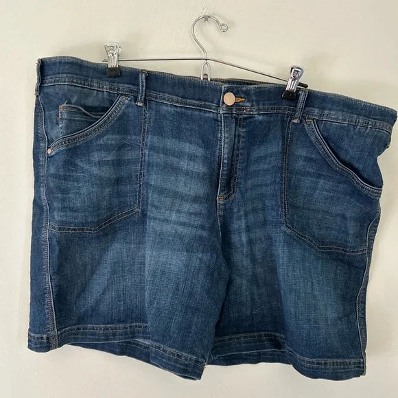 Lee Total Freedom 7” Jean Shorts (22W) - Picture 1 of 6